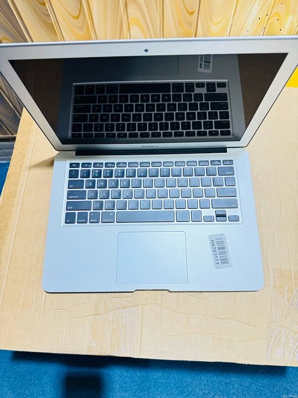 MacBook Air model 2017 13 inch core i5 ram 8 128 ssd  10by10 condition 1