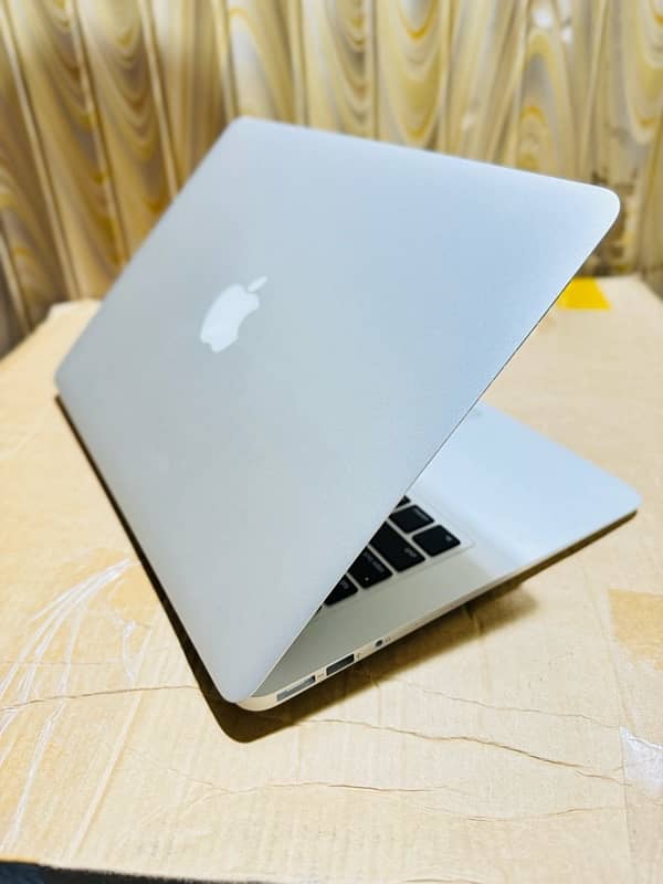 MacBook Air model 2017 13 inch core i5 ram 8 128 ssd  10by10 condition 3