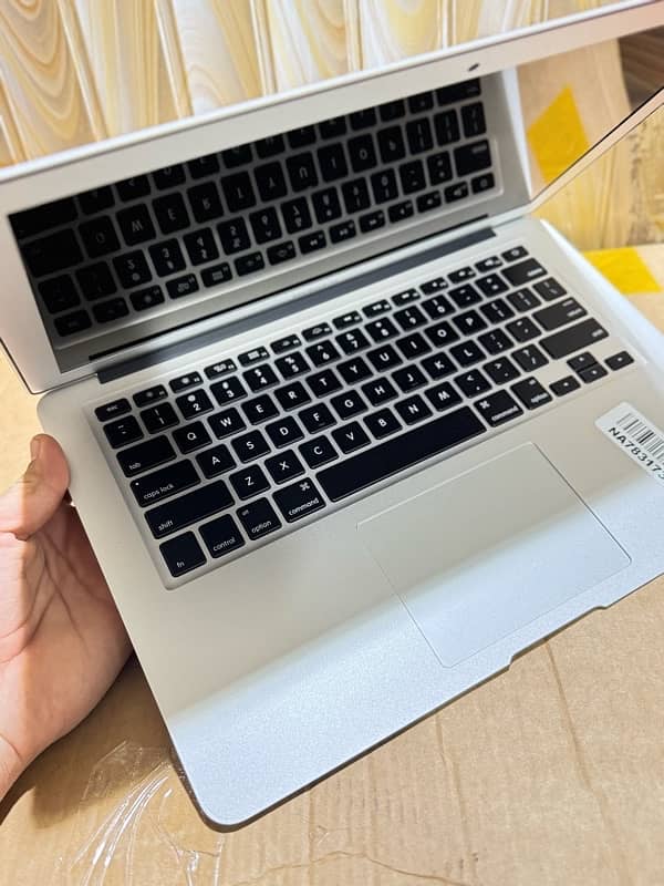 MacBook Air model 2017 13 inch core i5 ram 8 128 ssd  10by10 condition 5