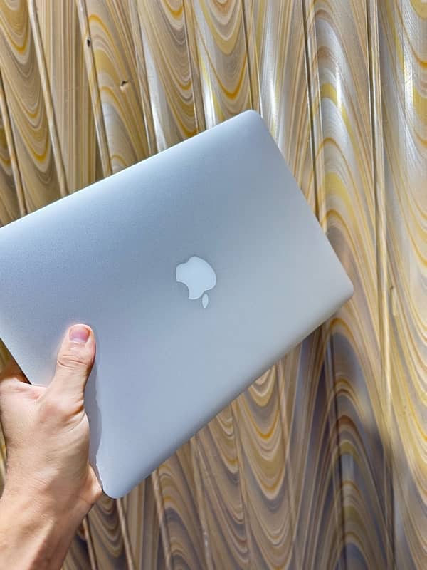 MacBook Air model 2017 13 inch core i5 ram 8 128 ssd  10by10 condition 6