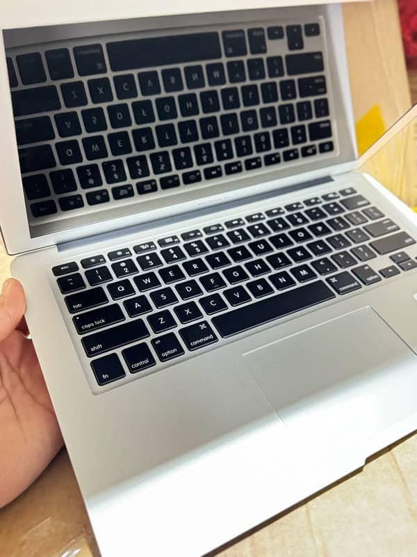 MacBook Air model 2017 13 inch core i5 ram 8 128 ssd  10by10 condition 7