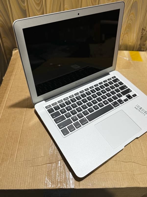 MacBook Air model 2017 13 inch core i5 ram 8 128 ssd  10by10 condition 9