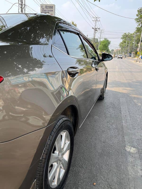 Toyota Altis Grande 2016 11