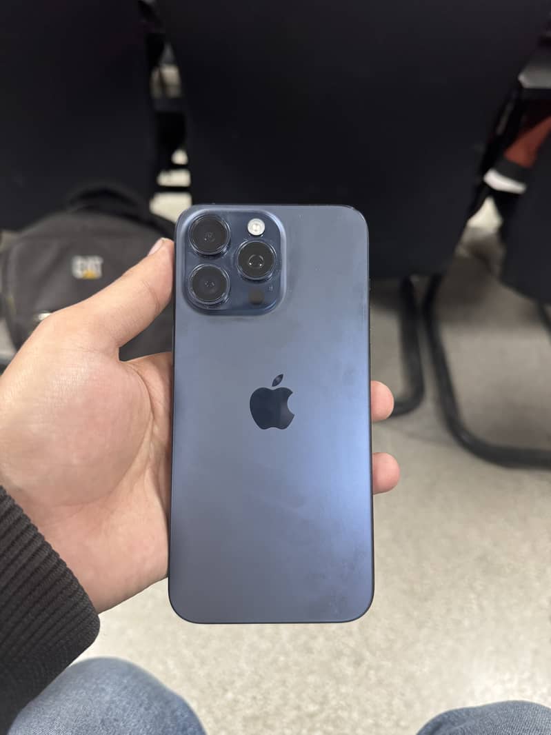 Apple iPhone 15 Pro Max 0