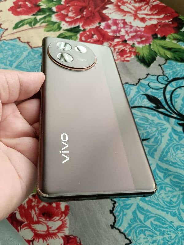 Beautiful camera smart phone vivo v30e 8+8gb ram/256gb rom . 3