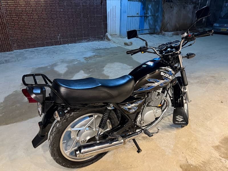 Suzuki GS 150 SE 3