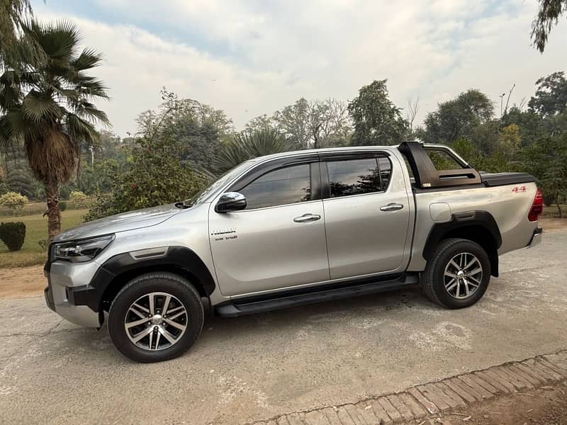 Toyota Hilux 2021 3