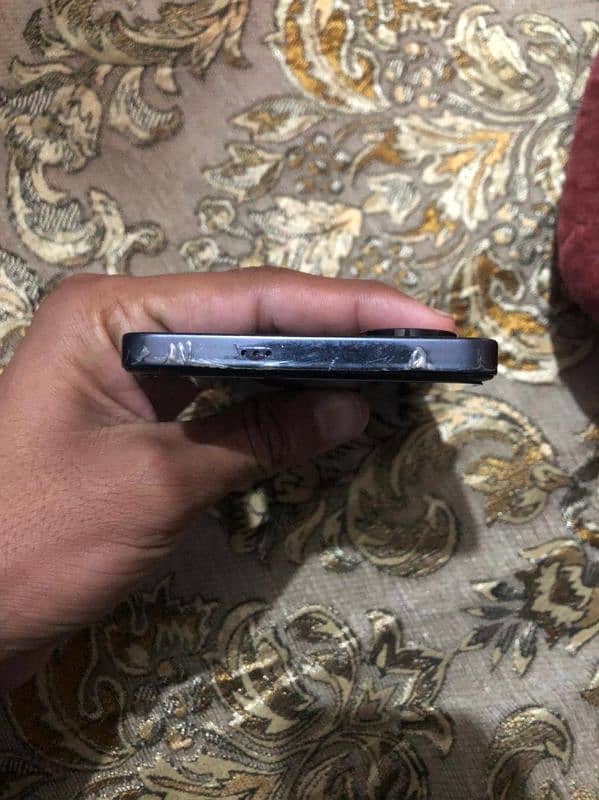 mobile Ki condition 10/10 hy Kio iuse nhe all oky set hy 4