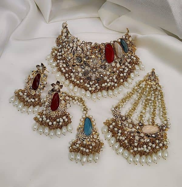 Handmade turkish work with stone complete bridal set. . . . 1