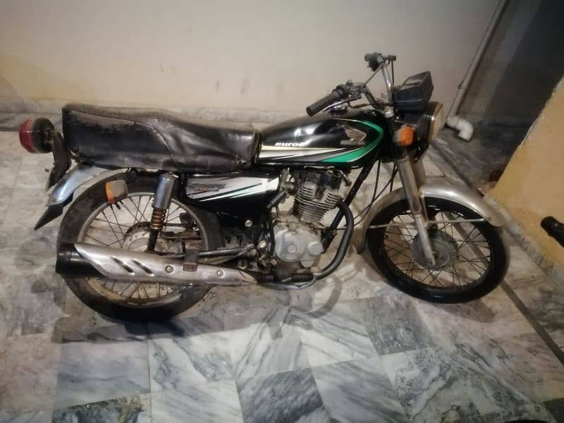 Honda cg125 black color 3