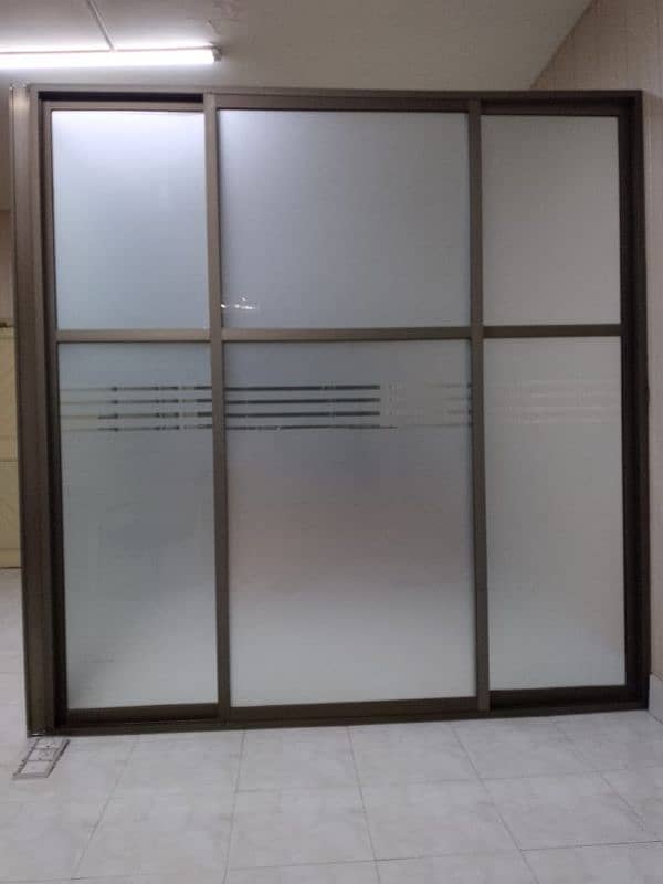 Transparent Office Wall Dividers of Glass 1