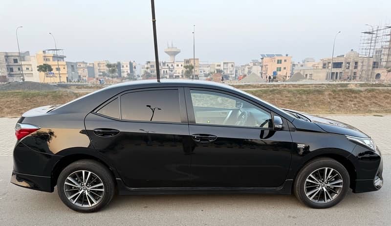 Toyota Corolla Altis X 1.6 2022 11