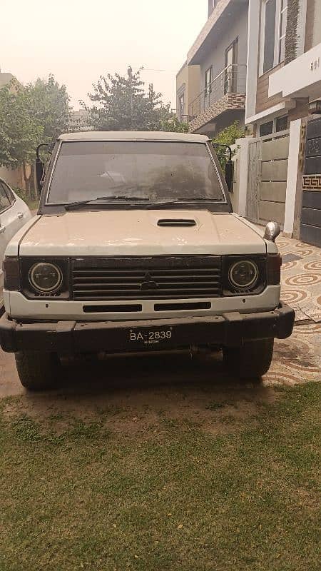 Mitsubishi Pajero Exceed London Model 1989 0