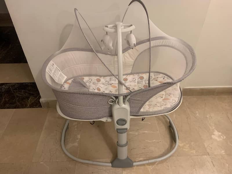 mastela deluxe Multi-Functional Bassinet ( price negotiable ) 0