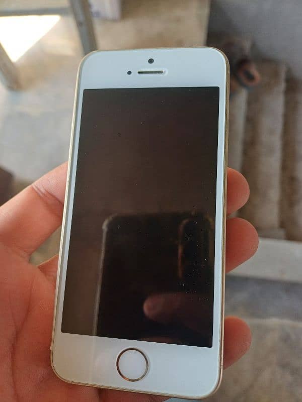 Apple Iphone SE in Good Condition 0