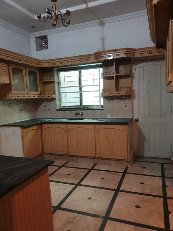 17 MARLA 3 BEDS LOWER NEAR UMT 8