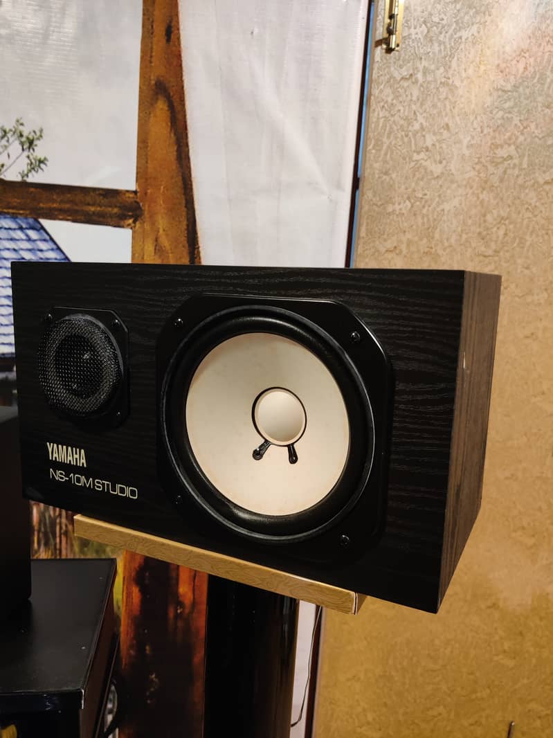 Yamaha studio monitor with amplifier and stands 1