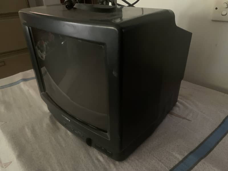 Sony Trinitron Color TV Model: KV-1435M3J 0