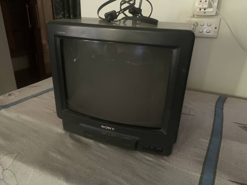 Sony Trinitron Color TV Model: KV-1435M3J 2