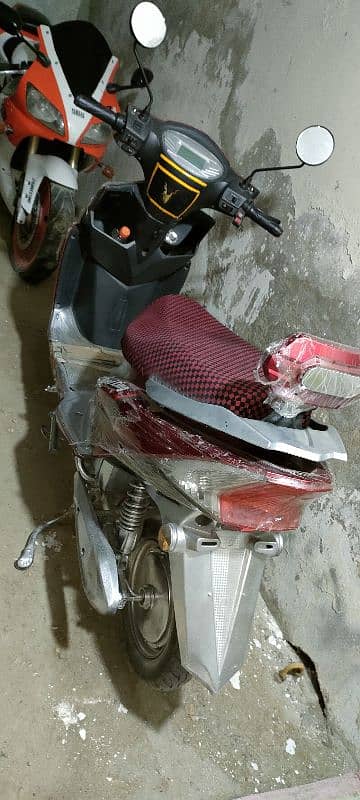 road king electric scooty available for sale good condition 11