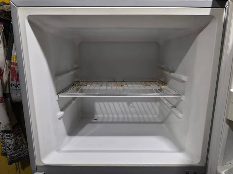 Haier HRF-380M (Deluxe) Refrigerator 2