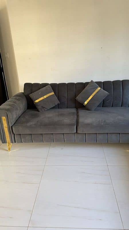 7 seter L shape sofa look new 0