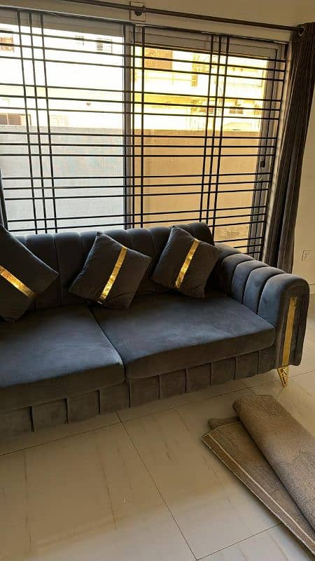 7 seter L shape sofa look new 3