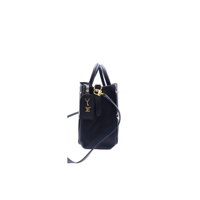 Louis Vuitton Black premium handbag 3