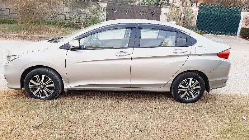 Honda City Aspire CVT Full option  21/22 btob Genuine first owner 4