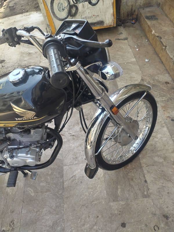 CG 125 special edition  Karachi number 15