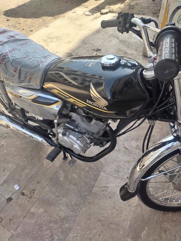 CG 125 special edition  Karachi number 16