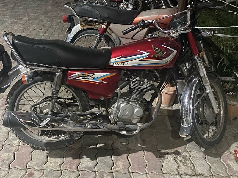 Honda 125 2016 red good condition 0