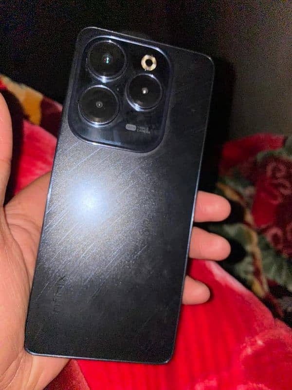 Infinix hot 40 pro 8/256 with box charger 10/10 condition 0