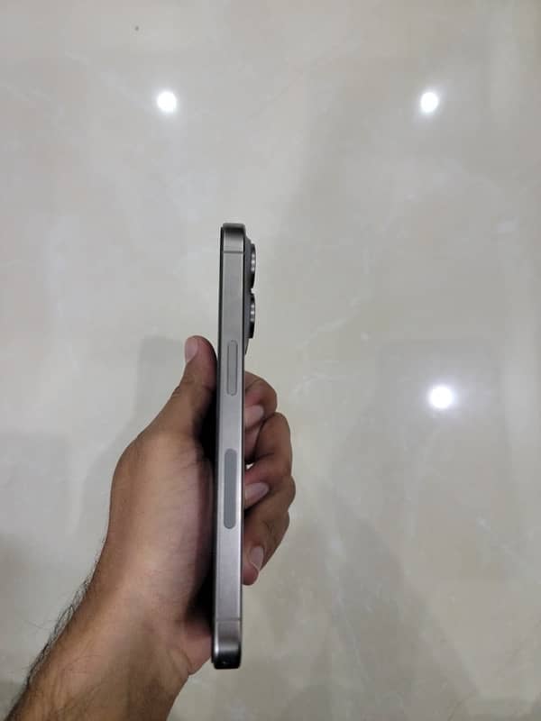 iPhone 15 Pro Natural Titanium 128 GB JV 4