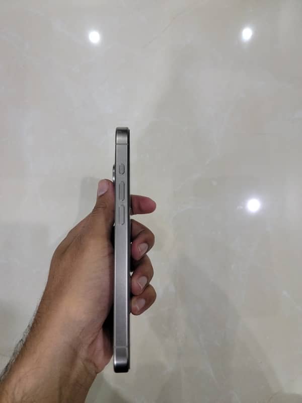 iPhone 15 Pro Natural Titanium 128 GB JV 6