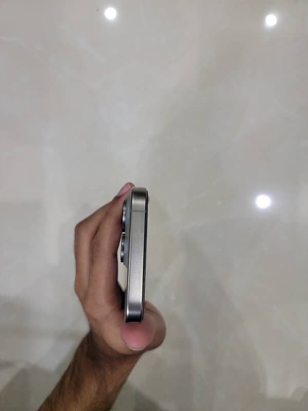 iPhone 15 Pro Natural Titanium 128 GB JV 9