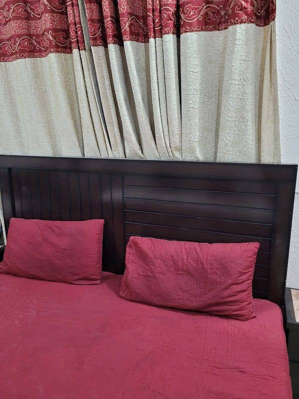 King Size Bed with 2 side tables and Mattres 0