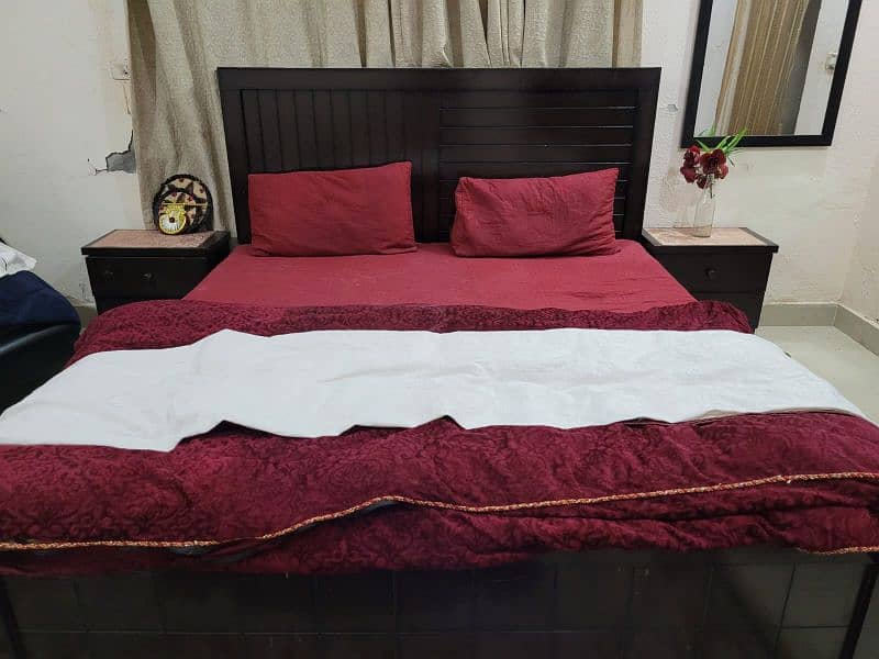 King Size Bed with 2 side tables and Mattres 2