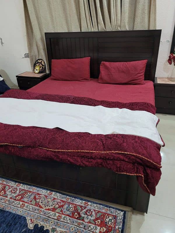 King Size Bed with 2 side tables and Mattres 4