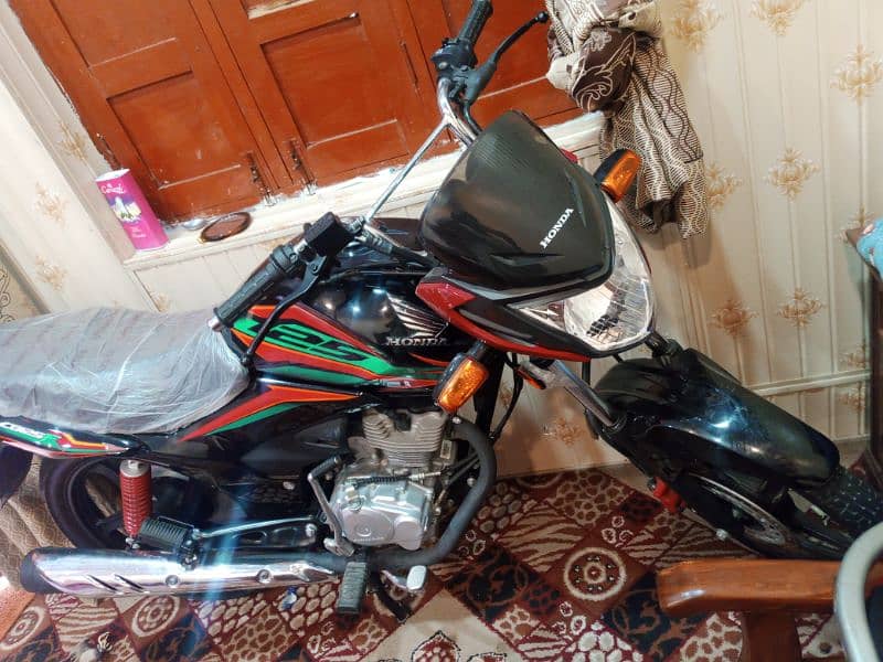 Honda CB 125 2023 MODEL NEW 10/10 3