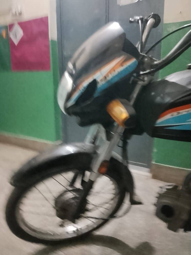 Honda CD 70 2018 4