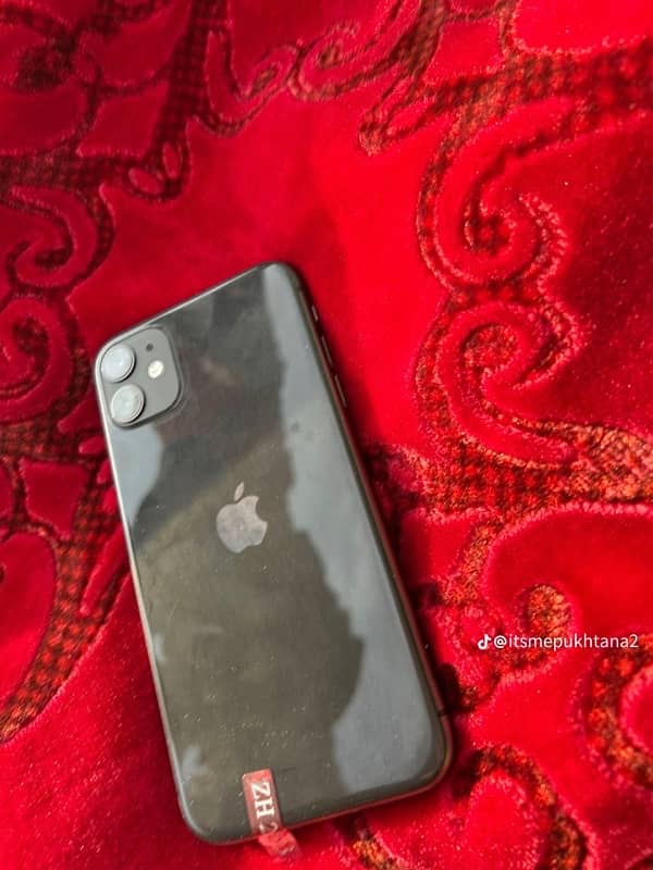 iphone 11 64 gb 100 health water pack black colour 0