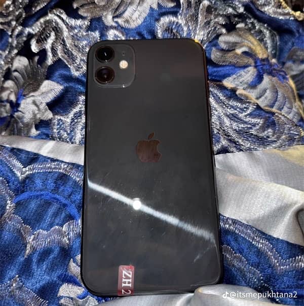 iphone 11 64 gb 100 health water pack black colour 3