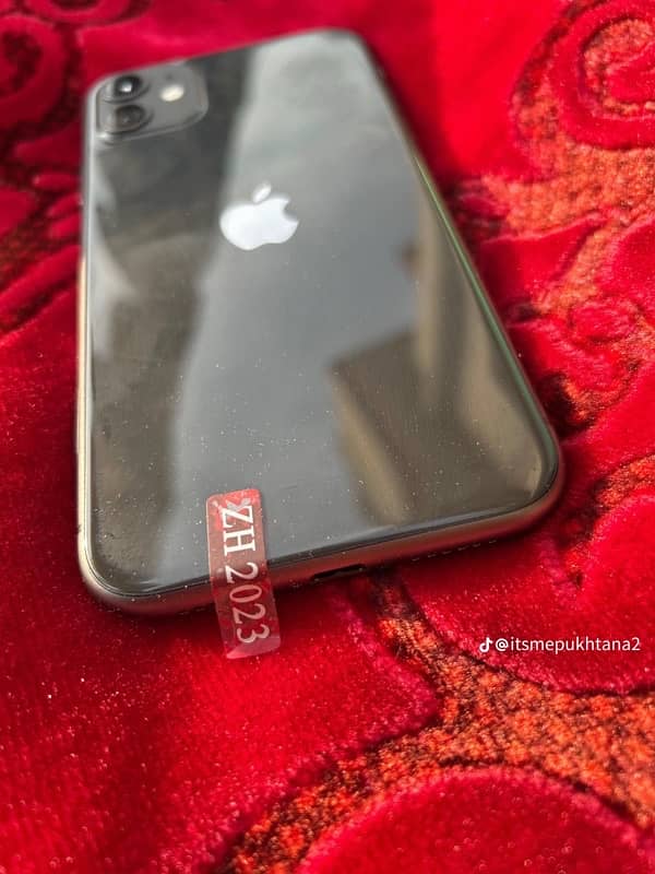 iphone 11 64 gb 100 health water pack black colour 4