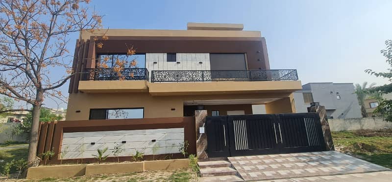 10 MARLA BRAND NEW ULTRA MODERN HOUSE FOR SALE 45FT FRONT FACING KANAL 1