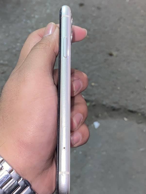 iPhone 11  128gb pta approved 3