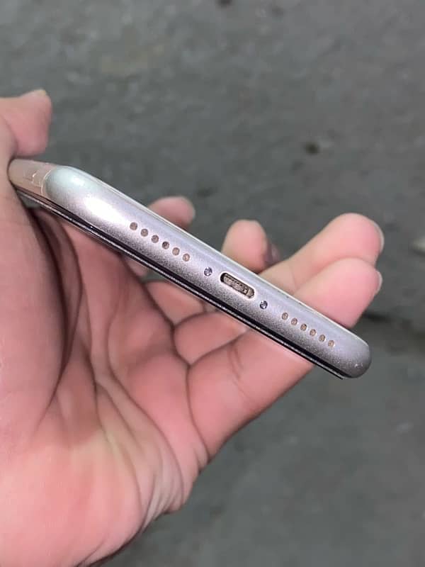 iPhone 11  128gb pta approved 4