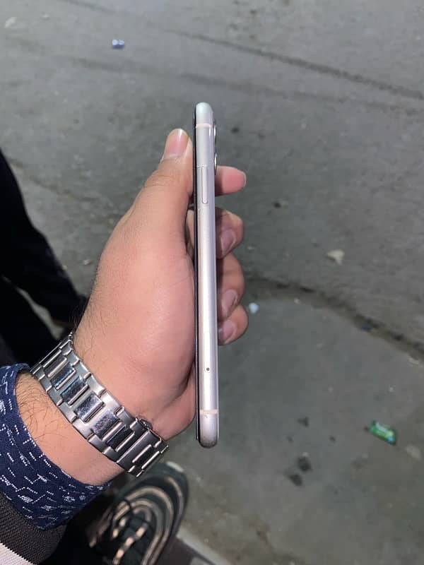 iPhone 11  128gb pta approved 6