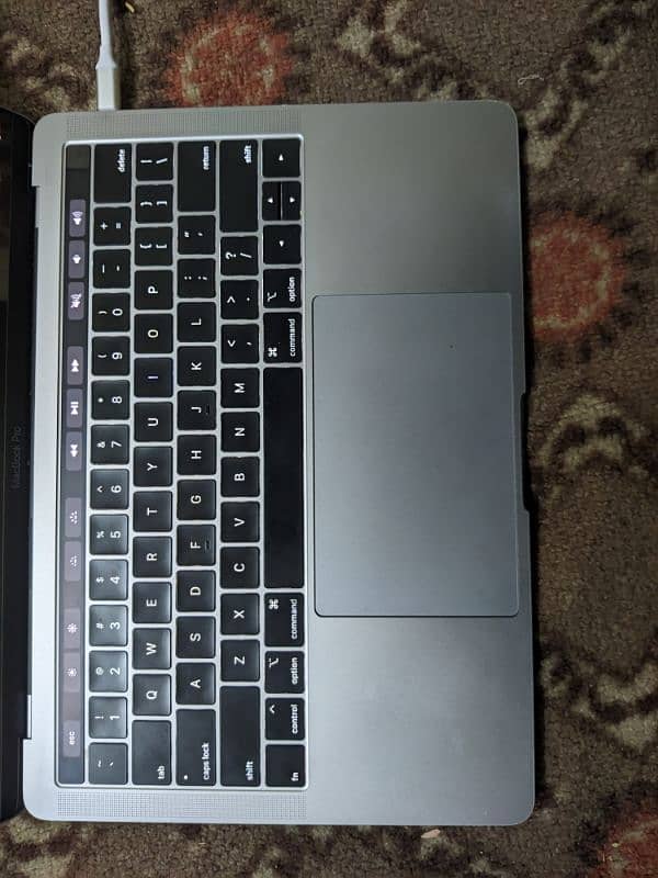 Macbook pro 2019 13inch core i7 16gb + 512gb 6