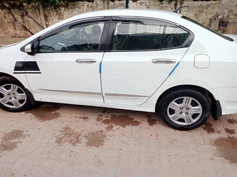 Honda City IVTEC 2015 1300 cc . . good condition urgent sale 1